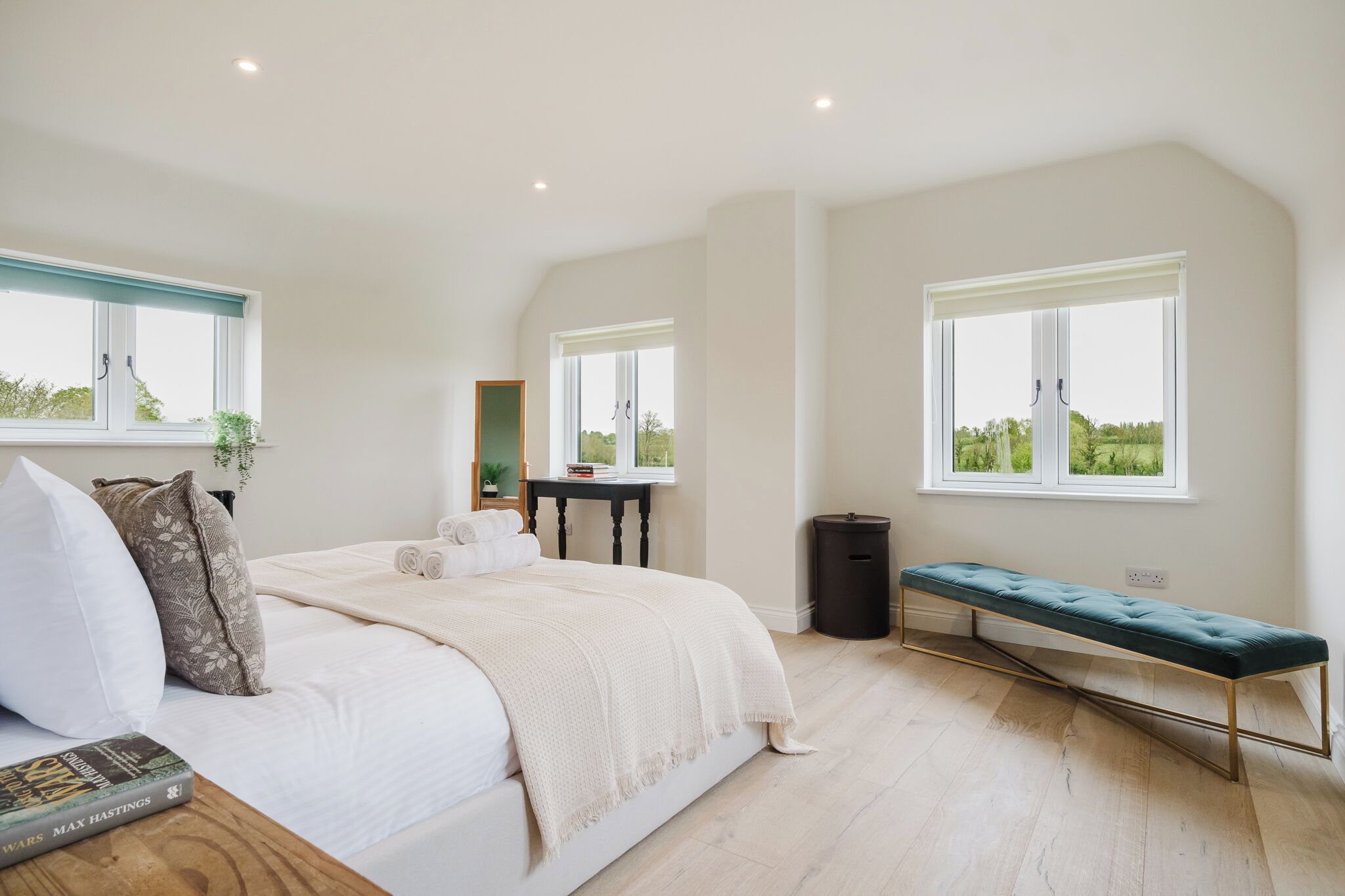 5 habitaciones, tabla de planchar con plancha y wifi gratis 