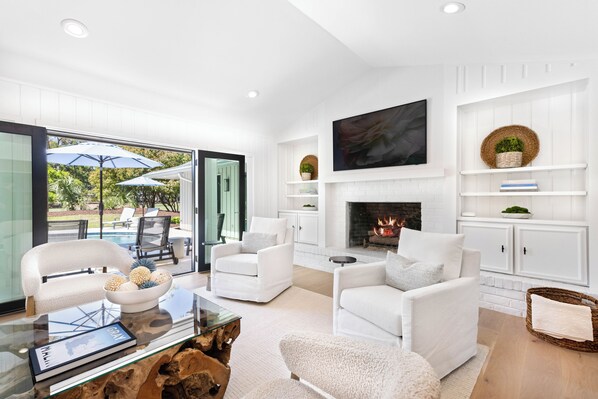 Smart TV, fireplace, table tennis, video library