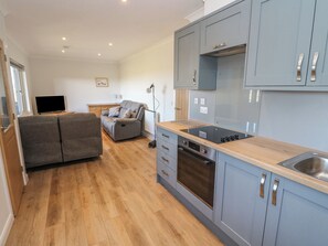 Dishwasher, cookware/dishes/utensils - Glen Mhor Lodge (Arisaig)