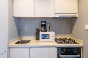 Private kitchen - Spacious & Fully Furnished 1BR in Zada (Dubai)