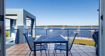 Riverview Apartment 2.6 - Enjoy the best of riverside living