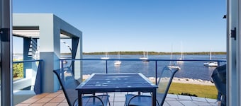 Riverview Apartment 2.6 - Enjoy the best of riverside living
