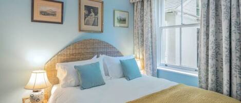 1 soverom, skrivebord, reiseseng for barn og wi-fi