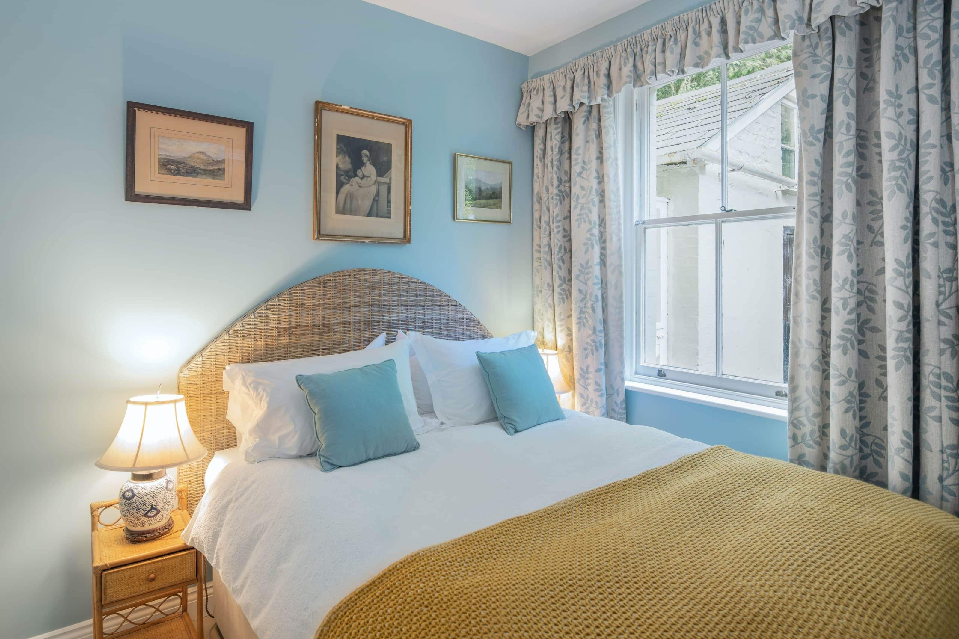 1 bedroom, desk, WiFi, bed sheets