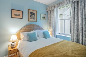 1 bedroom, desk, WiFi, bed sheets