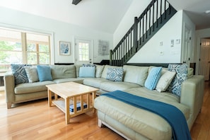 Smart TV, fireplace, stereo