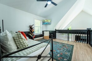 6 bedrooms, iron/ironing board, WiFi, bed sheets