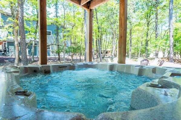 Outdoor spa tub