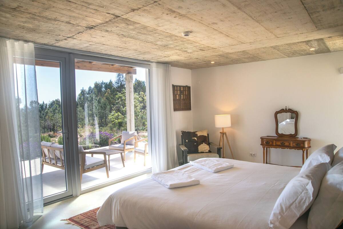 Superior Villa, Valley View | Hypo-allergenic bedding available, desk, laptop workspace