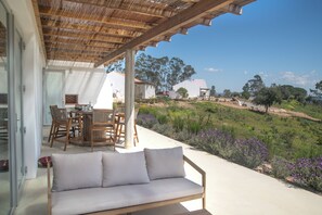 Superior Villa, Valley View | Terrace/patio - Vale das Estrelas (Odemira)