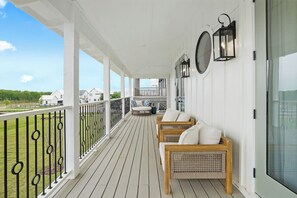 Terrace/patio - Carlton Landing-All Decked Out (Carlton Landing)