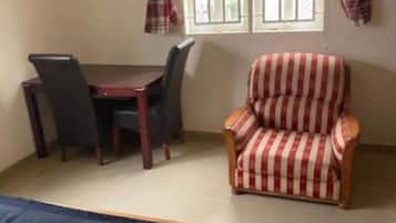 3 多间卧室、熨斗/熨衣板、WiFi、床单