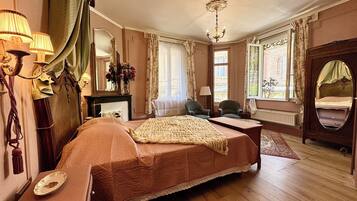 1 bedroom, desk, free WiFi, bed sheets