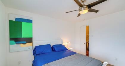 5 Mi to White Rock Lake: Cozy Dallas Condo