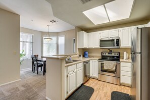 Apartment (2 Bedrooms) | Interior - 12 Mi to Old Town Scottsdale: Condo w/ Pool Access (Scottsdale)