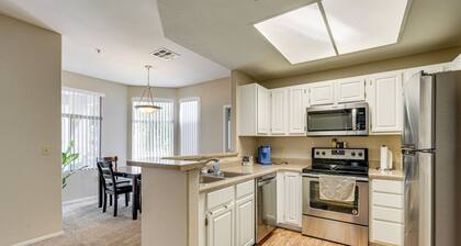 12 Mi to Old Town Scottsdale: Condo w/ Pool Access