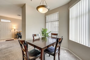 Interior - 12 Mi to Old Town Scottsdale: Condo w/ Pool Access (Scottsdale)