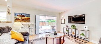 Walk to Dining & Shopping: Pompano Beach Home!