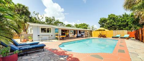 House (3 Bedrooms) | Depan hartanah