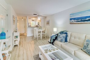 Interior - Marina + Pool Access On-site: Key Largo Escape (Key Largo)