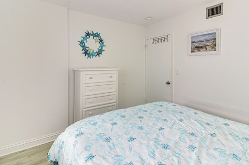 Marina + Pool Access On-site: Key Largo Escape