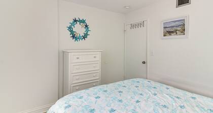 Marina + Pool Access On-site: Key Largo Escape