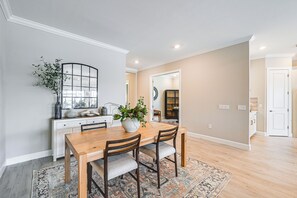 Interior - Golf, Swim, Shop & More: Luxury Retreat in Naples! (Naples)