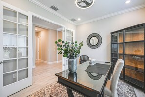 Interior - Golf, Swim, Shop & More: Luxury Retreat in Naples! (Naples)