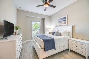 Interior - Golf, Swim, Shop & More: Luxury Retreat in Naples! (Naples)