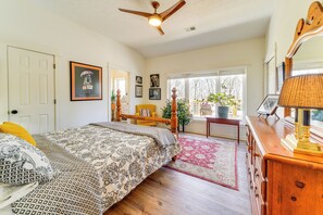 Interior - Hot Tub, Deck & Fire Pit: Chic Louisville Home! (Louisville)