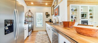 Hot Tub, Deck & Fire Pit: Chic Louisville Home!