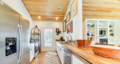 Hot Tub, Deck & Fire Pit: Chic Louisville Home!