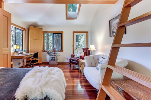 11 Mi to Downtown Napa: Wine Country Cottage