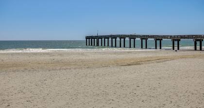Walk to St Augustine Beach! Condo w/ Pool Access