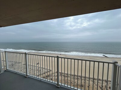 OCEAN FRONT CONDO. ENJOY YOUR MORNING COFFEE SITTING ON YOUR PRIVATE BALCONY WATCHING THE SUNRISE.