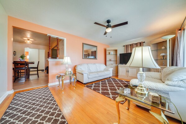 House (3 Bedrooms) | Interior