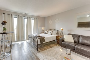 Apartment (0 Bedroom) | Interior