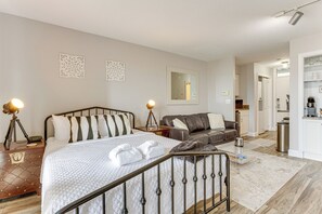 Apartment (0 Bedroom) | Interior