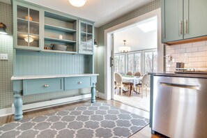 House (3 Bedrooms) | Interior - 4 Mi to Inkwell Beach: Home in Oak Bluffs! (Oak Bluffs)