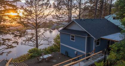 Walk to Winema Road Beach: Home w/ Hot Tub!