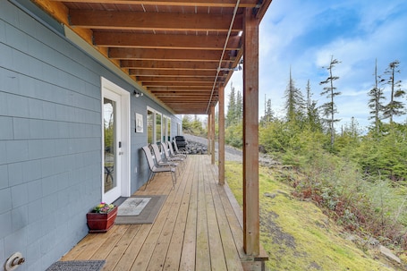 Apartment (2 Bedrooms) | Interior. Fish & Hike: Apartment w/ Pool Table in Ketchikan!
