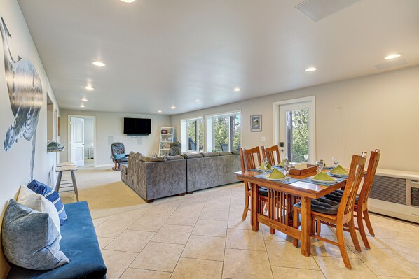 Apartment (2 Bedrooms) | Front of property