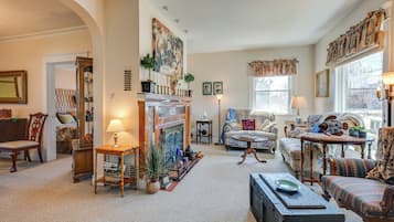 House (5 Bedrooms) | Interior