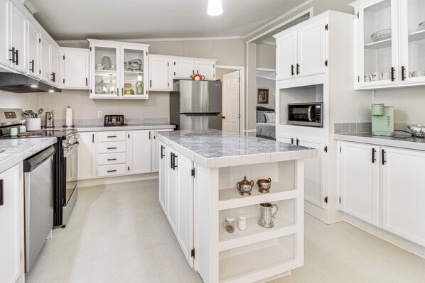 House (3 Bedrooms) | Interior