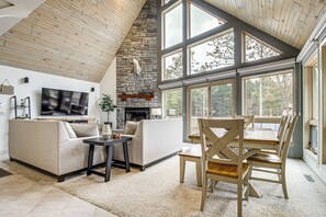 House (3 Bedrooms) | Living area | TV