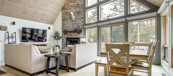 2 Mi to Sand Valley: Family Getaway w/ Deck!