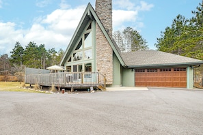 House (3 Bedrooms) | Interior - 2 Mi to Sand Valley: Family Getaway w/ Deck! (Nekoosa)