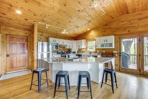 House (4 Bedrooms) | Interior - 10 Mi to Waynesville: Cabin w/ Hot Tub & Mtn Views (Balsam)
