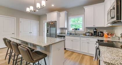 4 Mi to Auburn University: Townhome w/ Fenced Yard