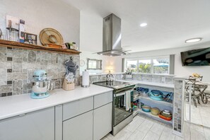 House (2 Bedrooms) | Interior - Canal-front Home w/ Private Dock in North Port! (North Port)